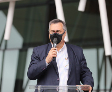 O governador Carlos Massa Ratinho Junior entrrega  nesta quinta-feira (11),  veículos da Estratégia da Saúde da Família no Parque Barigui em Curitiba.  Na foto, Secretário de Estado da Saúde, Beto Preto - 11/11/2021 - Foto: Geraldo Bubniak/AEN