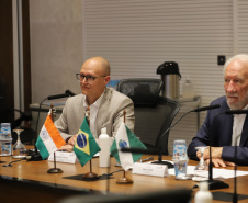 O vice governador Darci Piana e o Diretor Presidente da Invest Paraná, Eduardo Bekin participam nesta terça-feira (16), de Videoconferência com o embaixador da Índia, Suresh Reddy no Palacio Iguaçu.