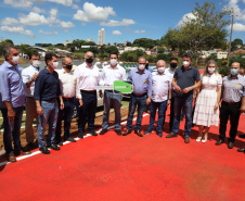 O governador Carlos Massa Ratinho Junior esteve nesta sexta-feira (19) no município de Ivaiporã e confirmou o repasse de R$ 36,1 milhões para obras de infraestrutura urbana e rodoviária. Foto: Ari Dias/AEN