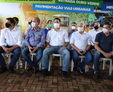 O governador Carlos Massa Ratinho Junior esteve nesta sexta-feira (19) no município de Ivaiporã e confirmou o repasse de R$ 36,1 milhões para obras de infraestrutura urbana e rodoviária. Foto: Ari Dias/AEN