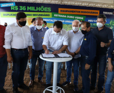 O governador Carlos Massa Ratinho Junior esteve nesta sexta-feira (19) no município de Ivaiporã e confirmou o repasse de R$ 36,1 milhões para obras de infraestrutura urbana e rodoviária. Foto: Ari Dias/AEN