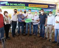 O governador Carlos Massa Ratinho Junior esteve nesta sexta-feira (19) no município de Ivaiporã e confirmou o repasse de R$ 36,1 milhões para obras de infraestrutura urbana e rodoviária. Foto: Ari Dias/AEN