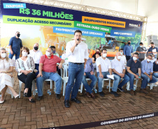 O governador Carlos Massa Ratinho Junior esteve nesta sexta-feira (19) no município de Ivaiporã e confirmou o repasse de R$ 36,1 milhões para obras de infraestrutura urbana e rodoviária. Foto: Ari Dias/AEN