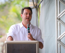 O governador Carlos Massa Ratinho Junior e o Secretário da Segurança Pública, Romulo Marinho Soares, entregam nesta sexta-feira (19), à Polícia Militar do Paraná 155 novas motocicletas, modelo BMW, que incluem capacetes, EPIs e rádios comunicadores, no Parque Estadual Vila Velha, em Ponta Grossa.19/11/2021 - Foto: Jonathan Campos