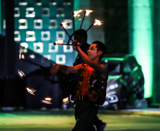 Natal Palácio Iguaçu continua a encantar com apresentações de música e luzes neste sábado