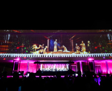 Natal Palácio Iguaçu continua a encantar com apresentações de música e luzes neste sábado