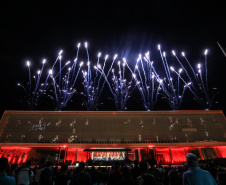 Natal Palácio Iguaçu continua a encantar com apresentações de música e luzes neste sábado