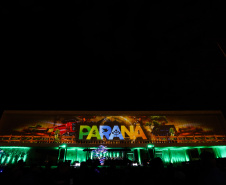 Natal Palácio Iguaçu continua a encantar com apresentações de música e luzes neste sábado