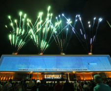 Natal Palácio Iguaçu continua a encantar com apresentações de música e luzes neste sábado