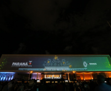 Natal Palácio Iguaçu continua a encantar com apresentações de música e luzes neste sábado