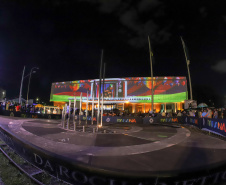 Natal Palácio Iguaçu continua a encantar com apresentações de música e luzes neste sábado