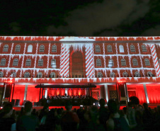 Natal Palácio Iguaçu continua a encantar com apresentações de música e luzes neste sábado