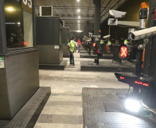 Encerramento dos atuais contratos de concessão de rodovias no Paraná. Abertura das catracas da praça de pedágio da Ecovia, na BR-277, em São José dos Pinhais, ocorrida à 0h00 deste domingo. - Curitiba, 28/11/2021 - Foto: Ari Dias/AEN