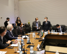 O vice governador Darci Piana e o Diretor Presidente da Invest Paraná, Eduardo Bekin participam  nesta segunda-feira  (29), de audiencia com o presidente da Câmara de Comércio e Indústria Brasil Coreia do Sul  no Palacio Iguacu.   Curitiba, 29/11/2021 -  Foto: Geraldo Bubniak/AEN