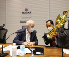 O vice governador Darci Piana e o Diretor Presidente da Invest Paraná, Eduardo Bekin participam  nesta segunda-feira  (29), de audiencia com o presidente da Câmara de Comércio e Indústria Brasil Coreia do Sul  no Palacio Iguacu.   Curitiba, 29/11/2021 -  Foto: Geraldo Bubniak/AEN