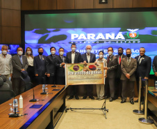O vice governador Darci Piana e o Diretor Presidente da Invest Paraná, Eduardo Bekin participam  nesta segunda-feira  (29), de audiencia com o presidente da Câmara de Comércio e Indústria Brasil Coreia do Sul  no Palacio Iguacu.   Curitiba, 29/11/2021 -  Foto: Geraldo Bubniak/AEN