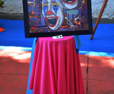 Alunos fazem exposição de arte inspirada no Expressionismo e no Surrealismo