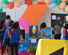 Alunos fazem exposição de arte inspirada no Expressionismo e no Surrealismo