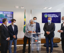 09.11.2021 - Governador Carlos Massa Ratinho Junior assina programa Estradas da Integração.