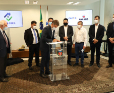 O governador Carlos Massa Ratinho Junior assinou nesta terça-feira (23) a liberação de mais R$ 71,7 milhões para o programa Casa Fácil Paraná, que financia o valor de entrada de moradias a famílias com renda de até três salários mínimos. Cascavel. Foto: Ari Dias/ AEN.