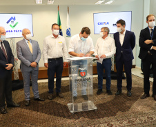 O governador Carlos Massa Ratinho Junior assinou nesta terça-feira (23) a liberação de mais R$ 71,7 milhões para o programa Casa Fácil Paraná, que financia o valor de entrada de moradias a famílias com renda de até três salários mínimos. Colombo. Foto: Ari Dias/ AEN.