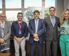 Nesta segunda-feira (22), o ministro Guilherme Caputo Bastos, do Tribunal Superior do Trabalho (TST), visitou a sede da Portos do Paraná, onde participou do II Seminário sobre Trabalho Portuário. Organizado pelo Órgão Gestor de Mão-de-Obra do Trabalhador Portuário Avulso (OGMO) de Paranaguá, o evento teve apoio da administração dos portos de Paranaguá e Antonina. - Paranaguá, 22/11/2021 - Foto: Claudio Neves/Portos do Paraná