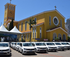 O Governo do Estado realizou mais uma entrega dos carros para Estratégia da Saúde da Família (ESF) neste sábado (13). Agora, os 15 municípios da 7ª Regional de Saúde de Pato Branco foram beneficiados com a doação de 43 automóveis, em um investimento de mais de R$ 1,4 milhão. - Pato Branco, 13/11/2021 - Foto: Américo Antonio/SESA