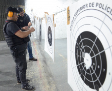Polícia Civil promove cursos de atualização de armamento e tiro em Curitiba - Foto: PCPR