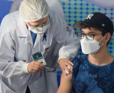 Curitiba imuniza mais de 3 mil pessoas nas primeiras horas da campanha Mega Vacinação