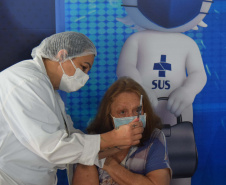Curitiba imuniza mais de 3 mil pessoas nas primeiras horas da campanha Mega Vacinação