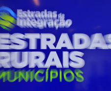 09.11.2021 - Governador Carlos Massa Ratinho Junior assina programa Estradas da Integração.