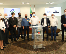 O governador Carlos Massa Ratinho Junior assinou nesta terça-feira (23) a liberação de mais R$ 71,7 milhões para o programa Casa Fácil Paraná, que financia o valor de entrada de moradias a famílias com renda de até três salários mínimos. Foto: Ari Dias/ AEN.