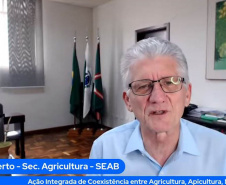O Paraná intensificou, neste ano, as ações integradas para combate à deriva de defensivos agrícolas. Parte dos resultados, além de orientações e metas dessa iniciativa foram discutidos no evento online “Ação Integrada de Coexistência entre Agricultura, Apicultura, Meliponicultura e Sericicultura”, na quarta-feira (10). O debate teve a participação de representantes da Secretaria da Agricultura e do Abastecimento, Instituto de Desenvolvimento Rural do Paraná Iapar- Emater (IDR-Paraná), Agência de Defesa Agro