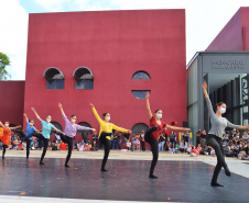 Escola de Dança Teatro Guaíra emociona o público no Parque São Lourenço. Foto: José Fernando Ogura/AEN
