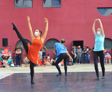Escola de Dança Teatro Guaíra emociona o público no Parque São Lourenço. Foto: José Fernando Ogura/AEN