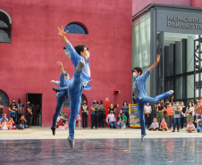 Escola de Dança Teatro Guaíra emociona o público no Parque São Lourenço. Foto: José Fernando Ogura/AEN