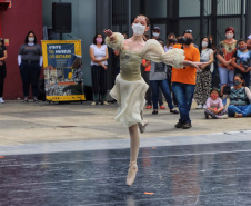 Escola de Dança Teatro Guaíra emociona o público no Parque São Lourenço. Foto: José Fernando Ogura/AEN