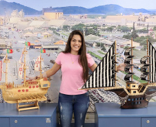 Atividade portuária é transformada em arte em exposição na Portos do Paraná