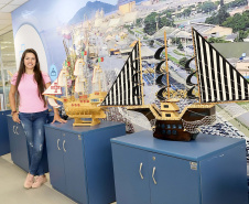 Atividade portuária é transformada em arte em exposição na Portos do Paraná
