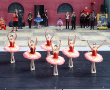 Escola de Dança Teatro Guaíra emociona o público no Parque São Lourenço. Foto: José Fernando Ogura/AEN