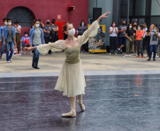 Escola de Dança Teatro Guaíra emociona o público no Parque São Lourenço. Foto: José Fernando Ogura/AEN