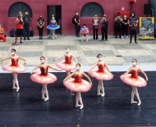 Escola de Dança Teatro Guaíra emociona o público no Parque São Lourenço. Foto: José Fernando Ogura/AEN