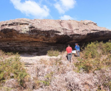 Projeto da UEPG realiza inventário de sítios arqueológicos com pinturas rupestres nos Campos Gerais