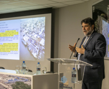 Nesta segunda-feira (22), o ministro Guilherme Caputo Bastos, do Tribunal Superior do Trabalho (TST), visitou a sede da Portos do Paraná, onde participou do II Seminário sobre Trabalho Portuário. Organizado pelo Órgão Gestor de Mão-de-Obra do Trabalhador Portuário Avulso (OGMO) de Paranaguá, o evento teve apoio da administração dos portos de Paranaguá e Antonina. - Paranaguá, 22/11/2021 - Foto: Claudio Neves/Portos do Paraná
