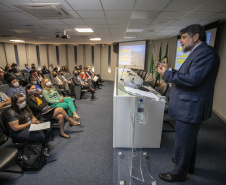 Nesta segunda-feira (22), o ministro Guilherme Caputo Bastos, do Tribunal Superior do Trabalho (TST), visitou a sede da Portos do Paraná, onde participou do II Seminário sobre Trabalho Portuário. Organizado pelo Órgão Gestor de Mão-de-Obra do Trabalhador Portuário Avulso (OGMO) de Paranaguá, o evento teve apoio da administração dos portos de Paranaguá e Antonina. - Paranaguá, 22/11/2021 - Foto: Claudio Neves/Portos do Paraná
