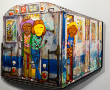 A vida e a obra dos artistas Gustavo e Otávio Pandolfo, OSGEMEOS, é o tema do catálogo lançado pelo Museu Oscar Niemeyer (MON) e disponível na MON Loja. A exposição ?OSGEMEOS: Segredos? está atualmente em cartaz no Museu. -  Curitiba, 29/11/201 - Foto: Eduardo A.Cruz
