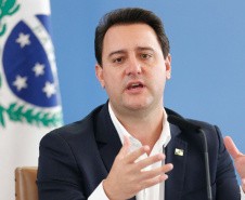 O governador Carlos Massa Ratinho Junior e secretários de Estado apresentam nesta sexta-feira (26), em conjunto com a Polícia Rodoviária Federal, detalhes do plano de operação para o fim da concessão das rodovias paranaenses, que ocorre neste final de semana.  - 26/11/2021 - Foto:Jonathan Campos/AEN
