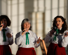 Natal Palácio Iguaçu continua a encantar com apresentações de música e luzes neste sábado