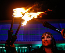 Natal Palácio Iguaçu continua a encantar com apresentações de música e luzes neste sábado
