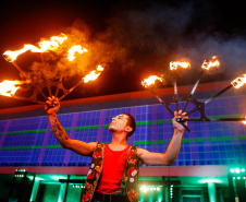 Natal Palácio Iguaçu continua a encantar com apresentações de música e luzes neste sábado